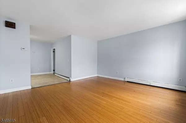 Harrison Town, NJ 07029,120 Grant Ave #1