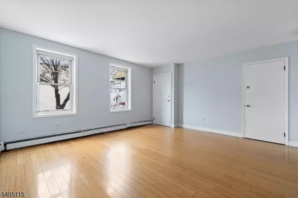 Harrison Town, NJ 07029,120 Grant Ave #1