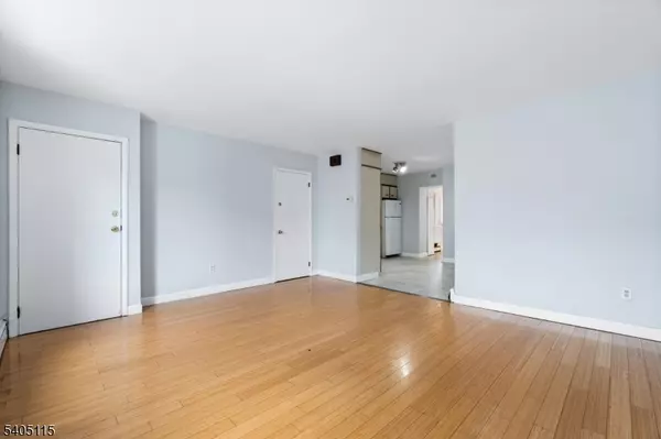 Harrison Town, NJ 07029,120 Grant Ave #1