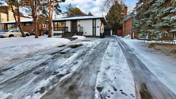 Richmond Hill, ON L4C 1C3,392 Bent CRES