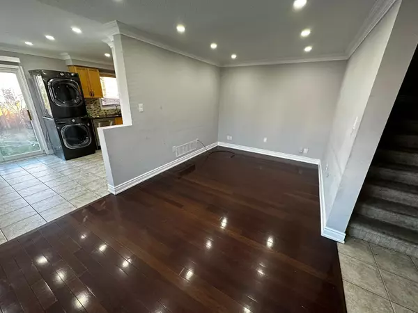 Brampton, ON L7A 2C9,25 Prince CRES