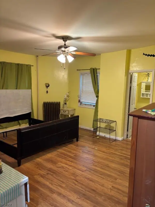 East Orange City, NJ 07017,160 N 16Th St