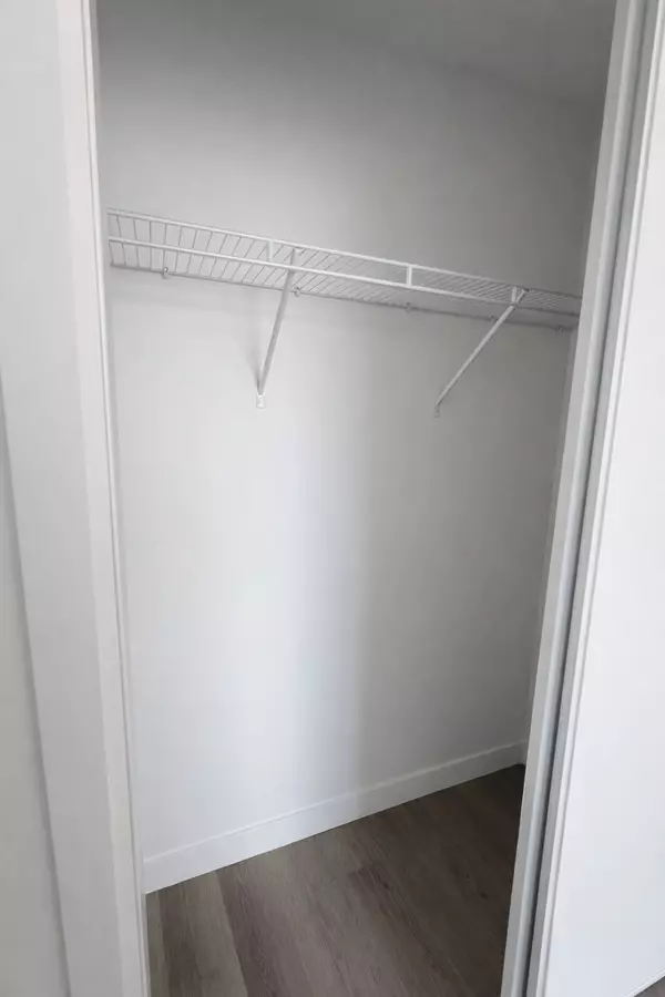 Hamilton, ON L8E 5B4,461 Green RD #222