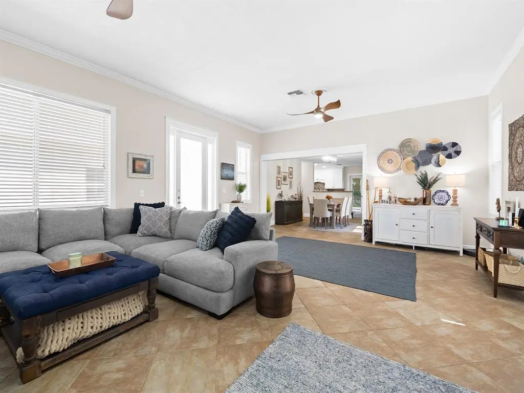 Wilton Manors, FL 33311,812 NW 26th St