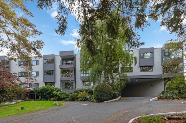 Victoria, BC V8S 3J6,1433 Faircliff Lane #410