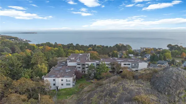 Victoria, BC V8S 3J6,1433 Faircliff Lane #410