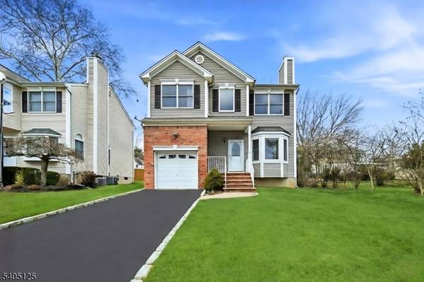 17 Grove St, Summit City, NJ 07901