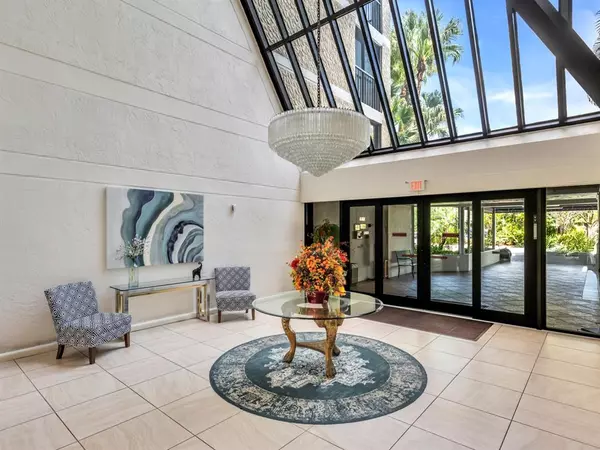 Weston, FL 33326,16300 Golf Club Rd #719