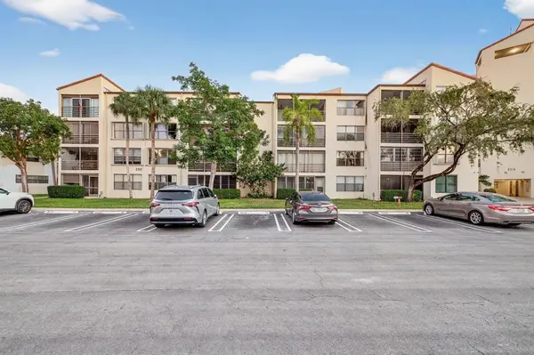 2312 S Cypress Bend Dr #405, Pompano Beach, FL 33069