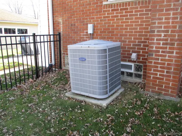 St. Clair Shores, MI 48081,26726 Larchmont ST