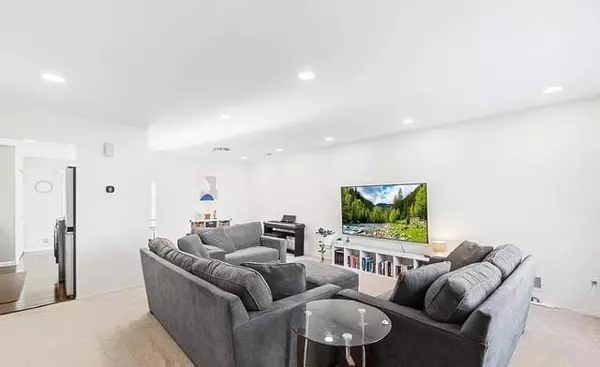 Staten Island, NY 10309,28 Berry CT