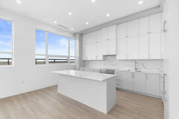 King, ON L7B 0R6,2075 King RD #615