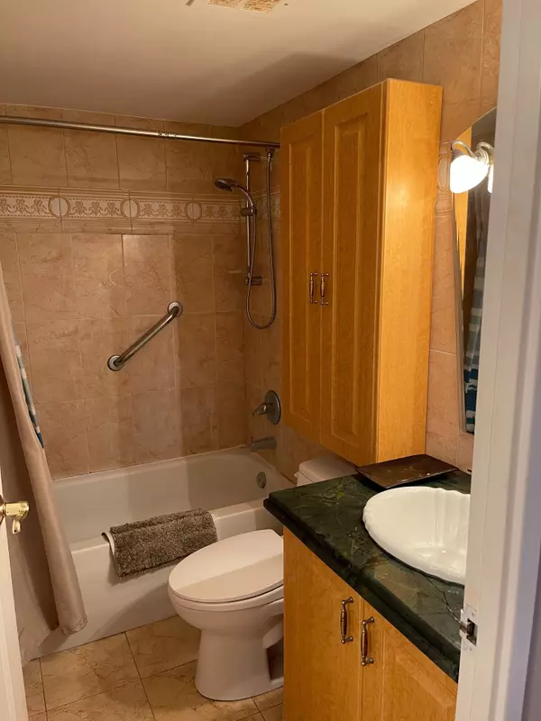 Richmond Hill, ON L4C 5L1,50 Baif BLVD #606