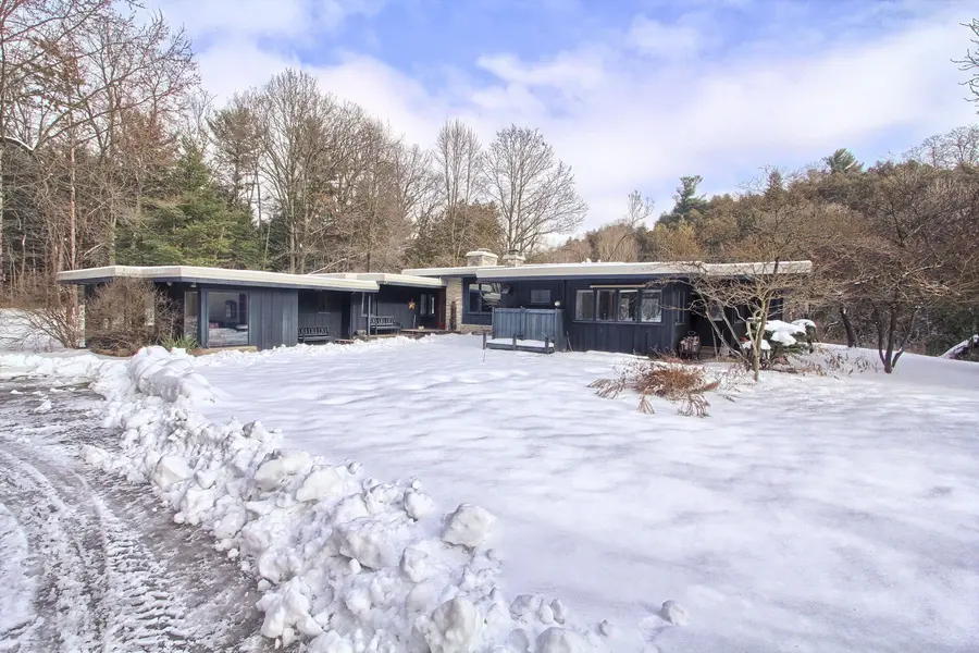 115 Valley RD, Vaughan, ON L0J 1C0