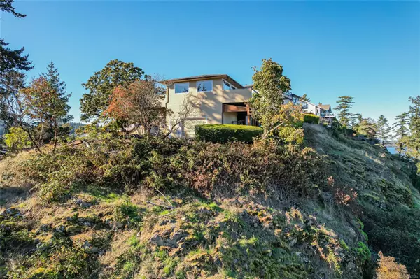 Saanich, BC V8Y 1E3,4727 Treetop Hts