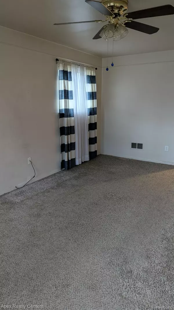 Livonia, MI 48152,18285 Deering ST N