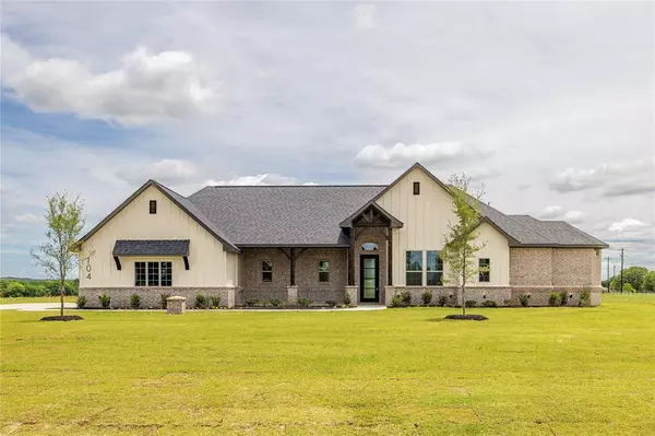 104 Prairie Winds Drive, Poolville, TX 76487
