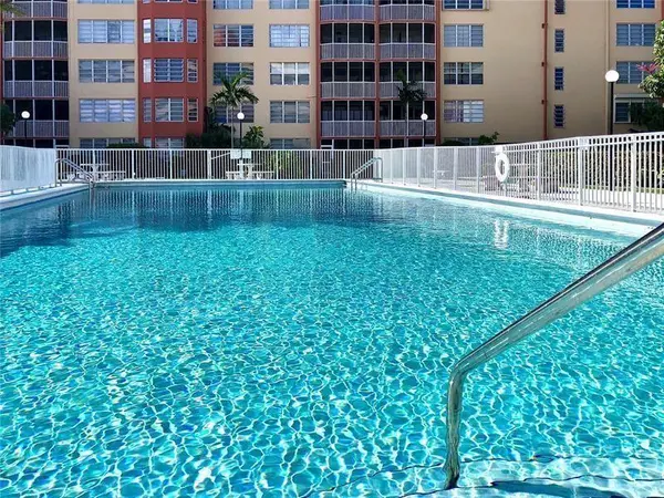 Miami, FL 33179,1700 NE 191st St #401