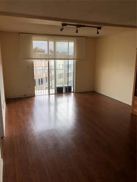 Miami, FL 33179,1700 NE 191st St #401