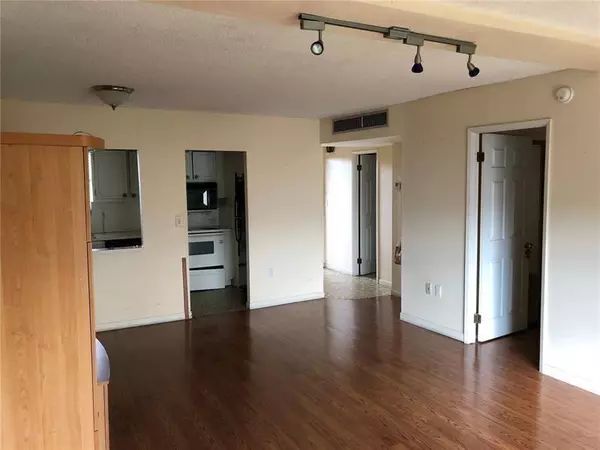 Miami, FL 33179,1700 NE 191st St #401