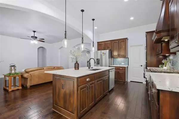 Burleson, TX 76028,245 Prairie Oak Court