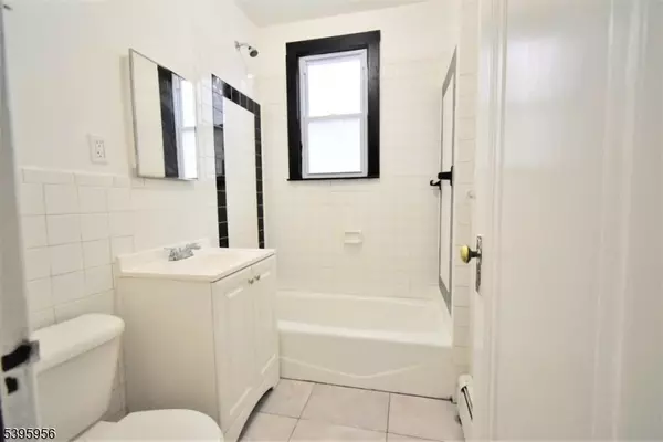 Newark City, NJ 07112,352 Wainwright St #1L