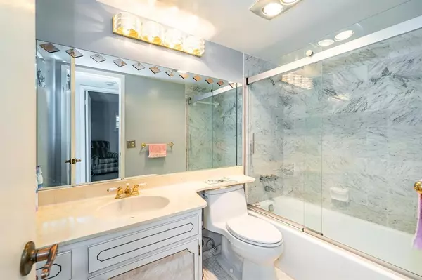 Pembroke Pines, FL 33025,9500 N Hollybrook Lake Dr #109