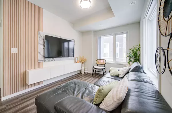 Vaughan, ON L4K 0N7,131 Honeycrisp CRES #TH210