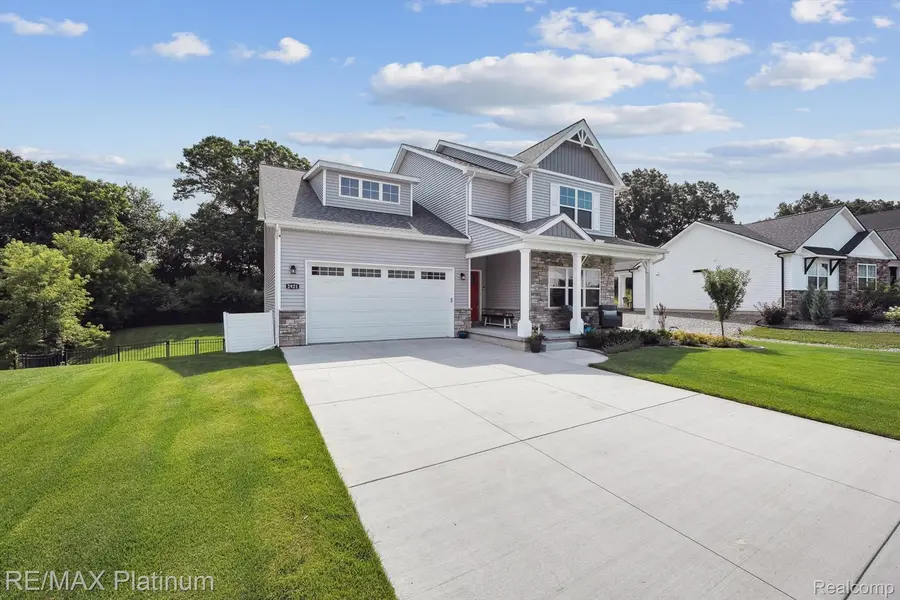 2921 Clivedon RD, Howell, MI 48843