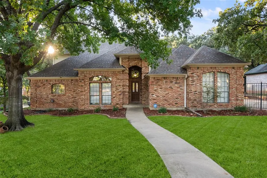424 Windjammer Lane, Azle, TX 76020