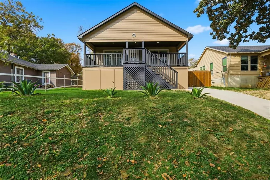 1711 E Waco Avenue, Dallas, TX 75216