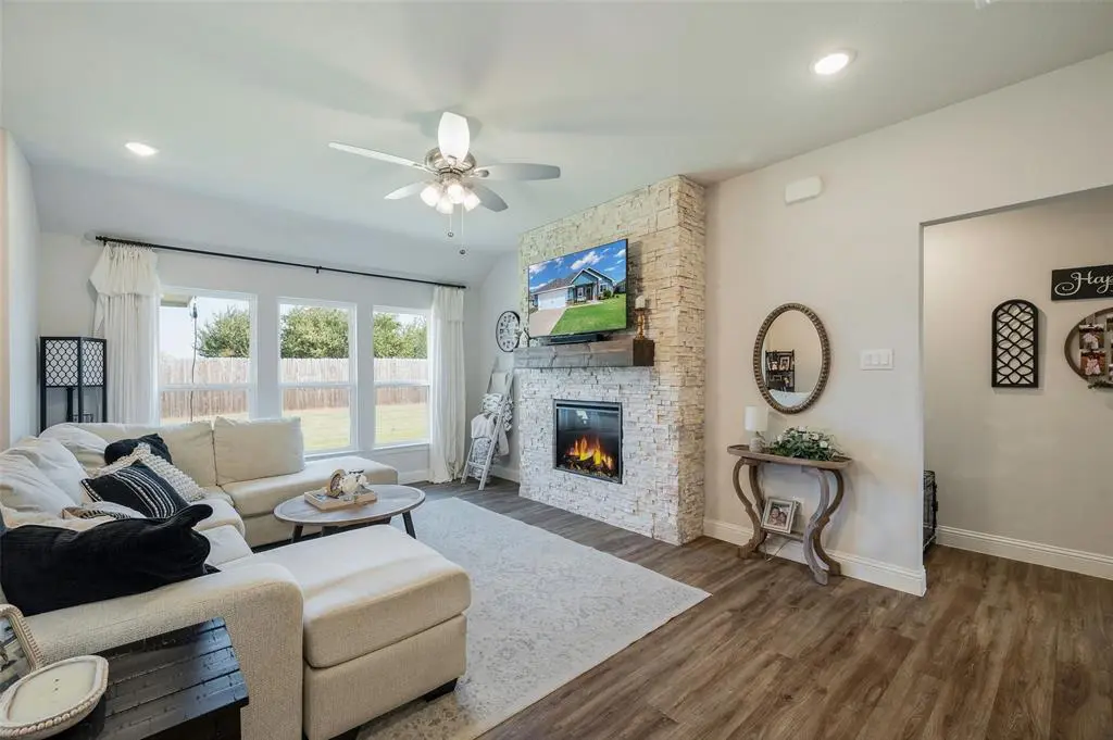 Lindsay, TX 76250,117 Mustang Drive