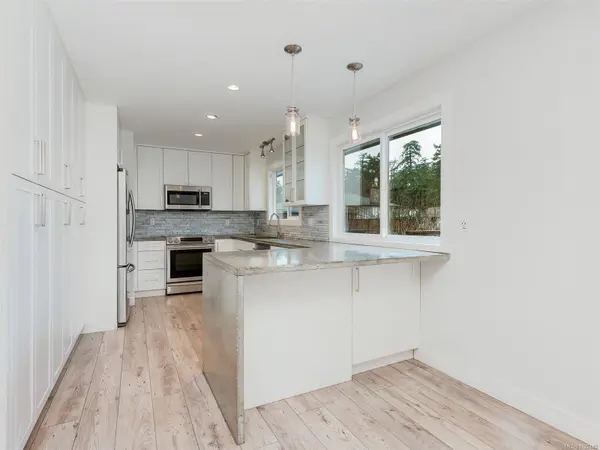 Saanich, BC V8N 4R4,1553 Fremont Pl