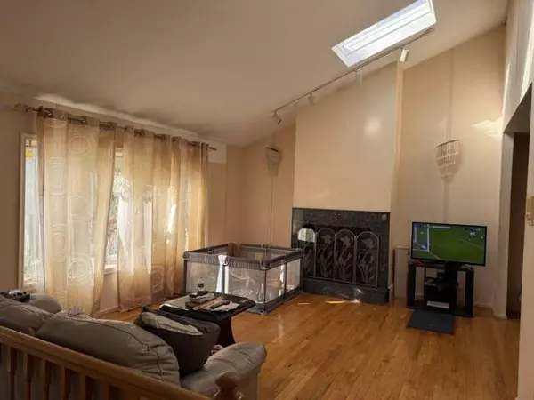 Staten  Island, NY 10305,19 Woodlawn AVE