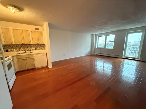 Rockaway Beach, NY 11693,221 Beach 80th ST #4B