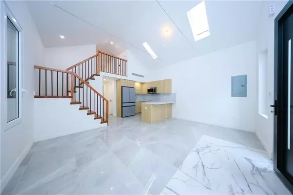 Brooklyn, NY 11235,32 Lincoln TER