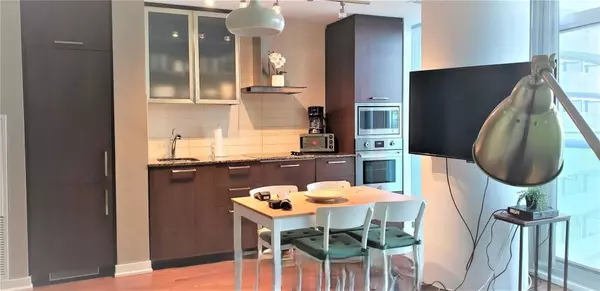 Toronto C01, ON M5J 0B1,14 York ST #3308