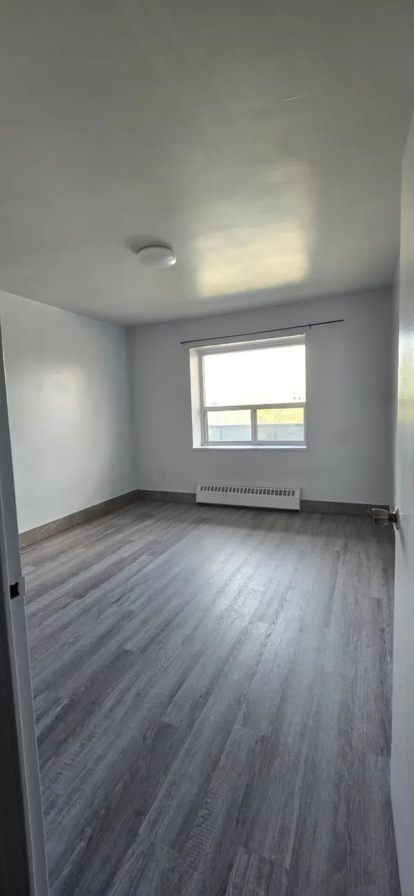 Toronto E04, ON M1R 1P9,1651 Victoria Pk AVE #302