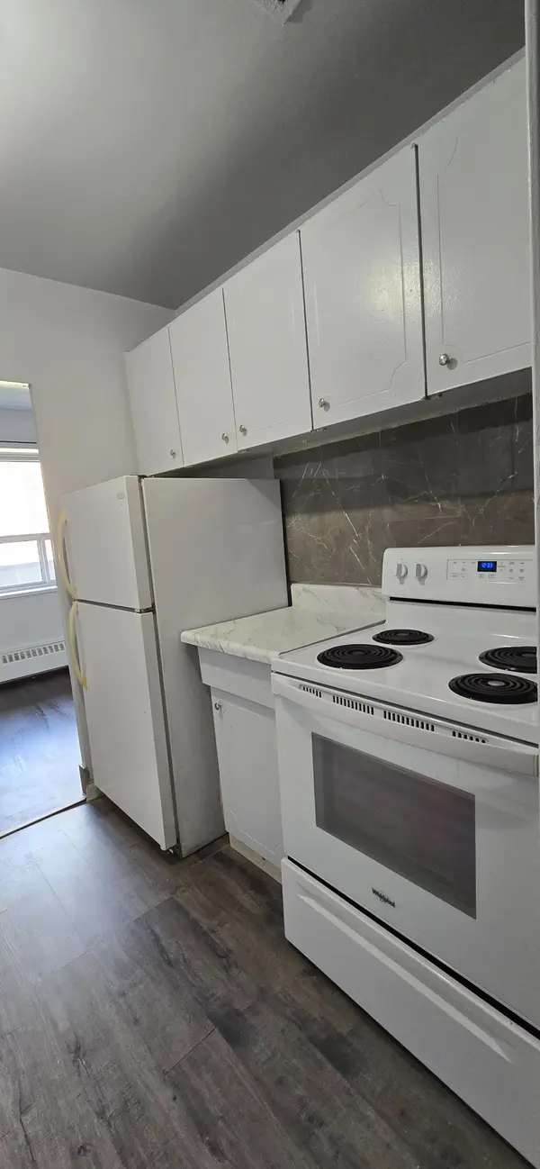 Toronto E04, ON M1R 1P9,1651 Victoria Pk AVE #302