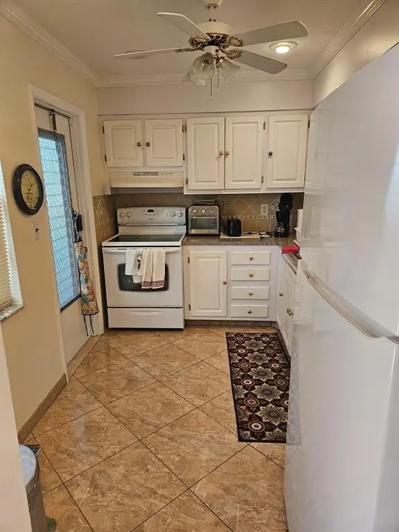 Lauderdale Lakes, FL 33319,4000 NW 44 Ave #210