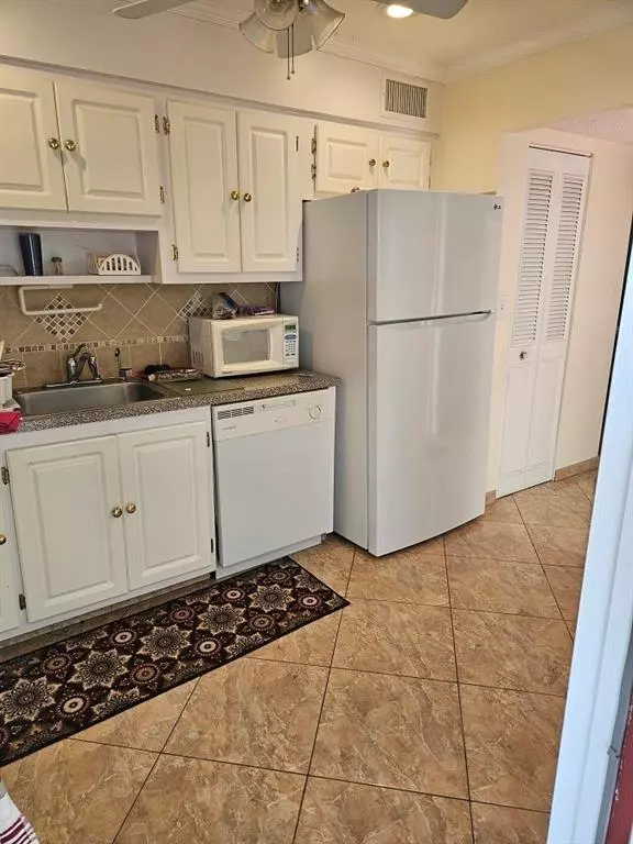 Lauderdale Lakes, FL 33319,4000 NW 44 Ave #210