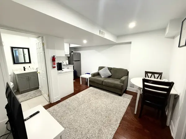 35 Oakmoor LN N, Markham, ON L6B 0P1