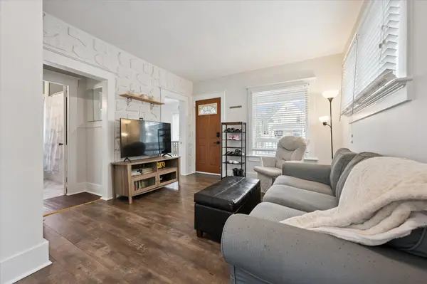 Kitchener, ON N2M 3H4,262 Madison AVE S