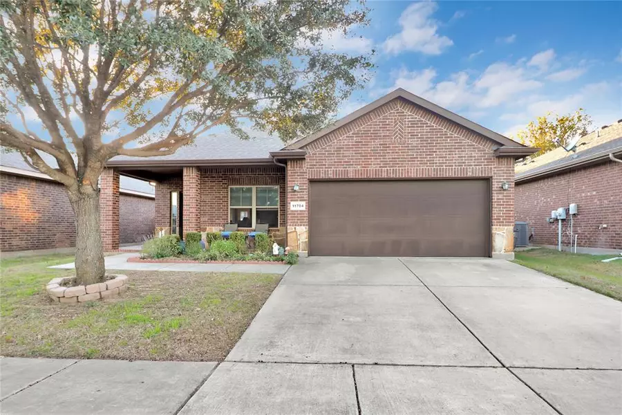 11704 Anna Grace Drive, Fort Worth, TX 76028