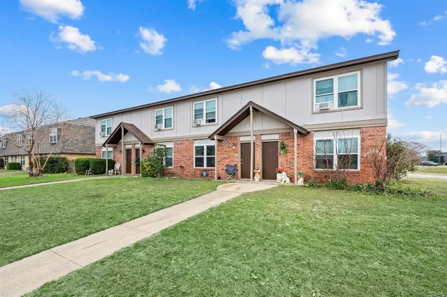 449 Thomas Street, Burleson, TX 76028