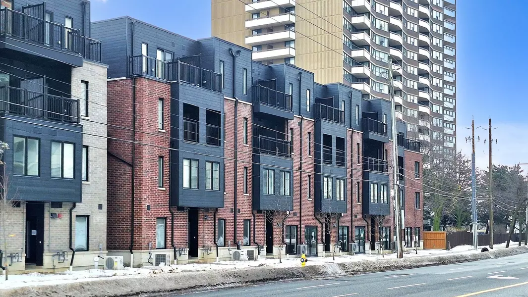 3069 Pharmacy AVE #12, Toronto E05, ON M1W 2H1