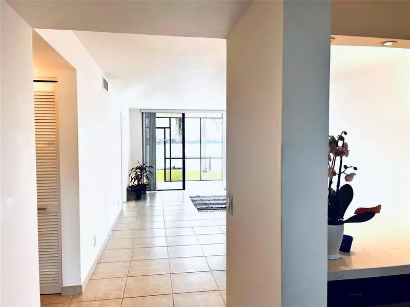 112 Lake Emerald Dr #107, Oakland Park, FL 33309