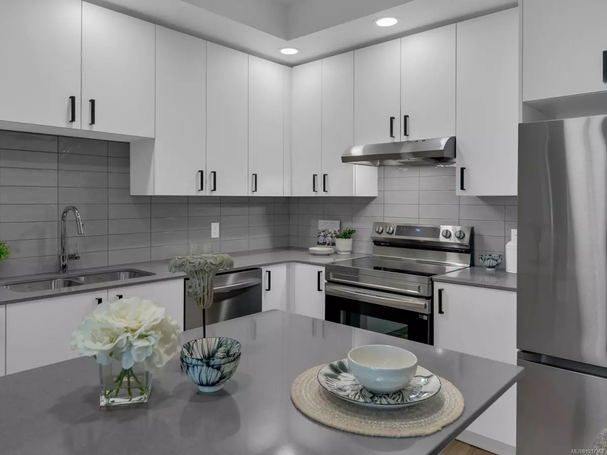 Langford, BC V9B 7A8,2390 City Gate Blvd #524