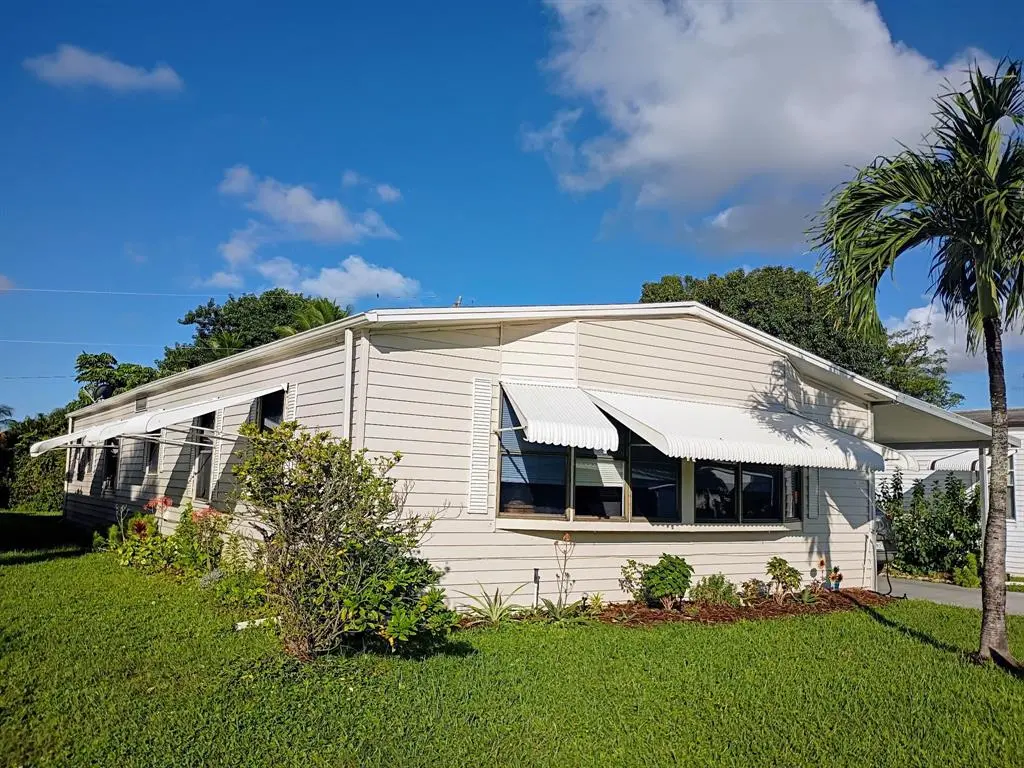 Lantana, FL 33462,3353 Lake Overlook Pl