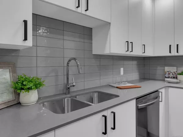 Langford, BC V9B 7A6,2390 City Gate Blvd #524